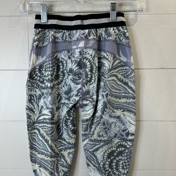 Free People Movement | Women's Printed Leggings Size XS - Picture 7 of 8